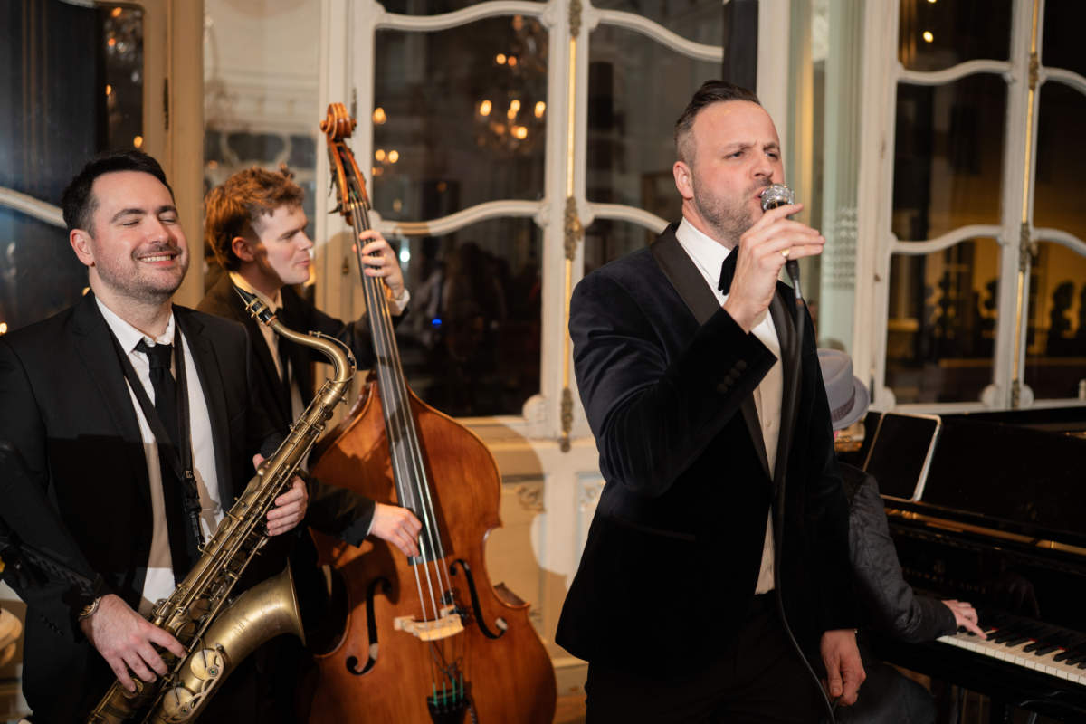 Dukes of Swing live performance